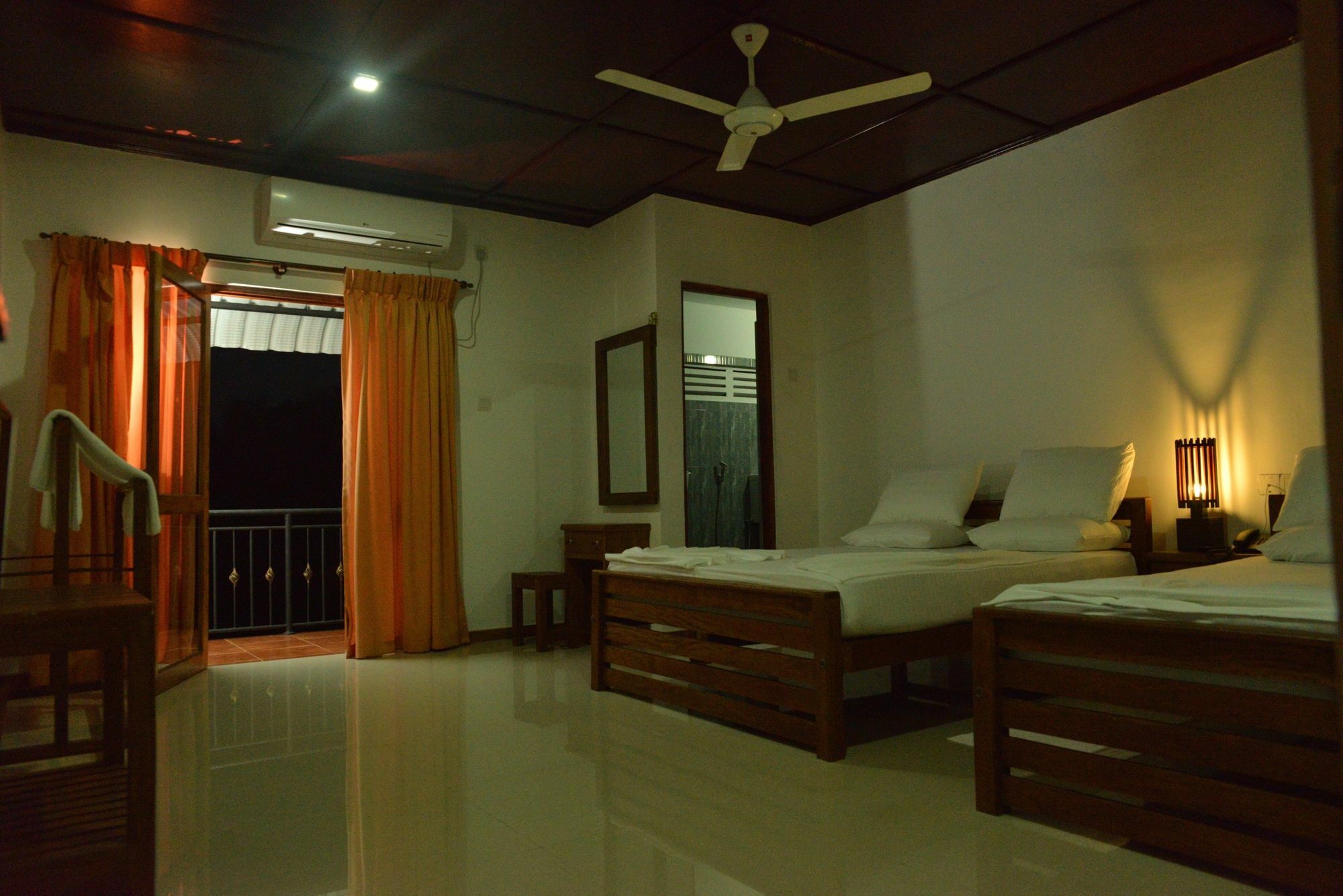 Rajarata Family Resort Anuradhapura Buitenkant foto